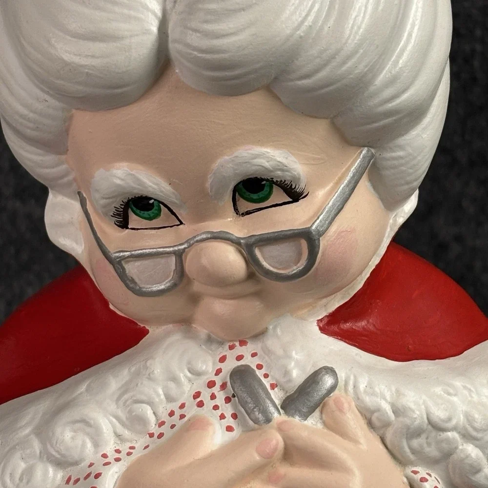 Vtg Atlantic Mold Santa & Mrs Claus Winking Knitting Ceramic Christmas 14